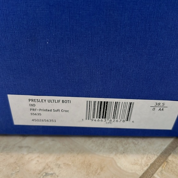 Stuart Weitzman Presley combat boot in midnight blue- printed croc, 8N New! 🎆 - Picture 7 of 11